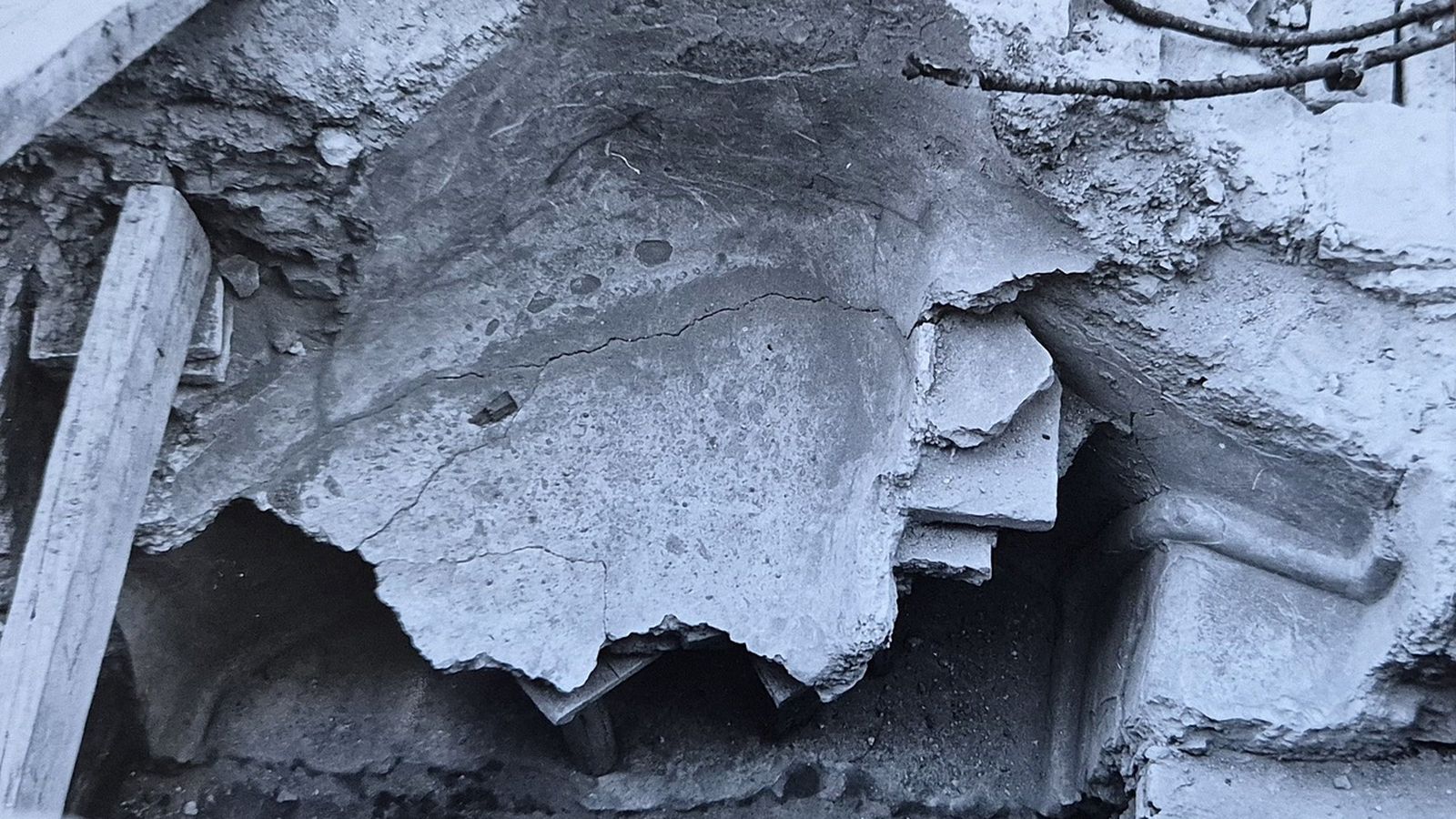 Vista parcial de la piscina tras las primeras labores de limpieza.