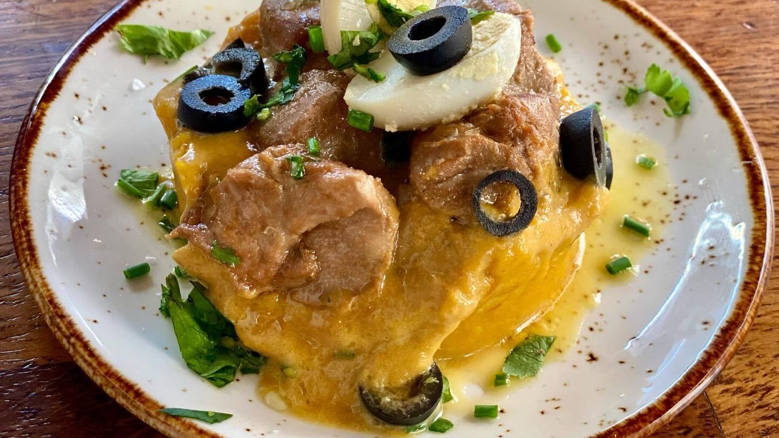 Atún rojo con causa limeña