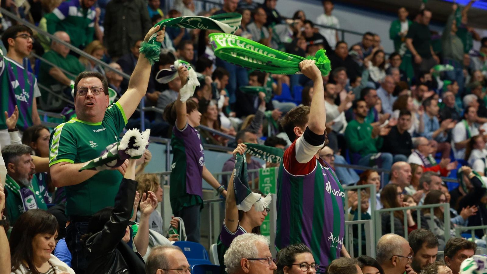 Búscate en las gradas del Carpena en el Unicaja-Reggiana de BCL