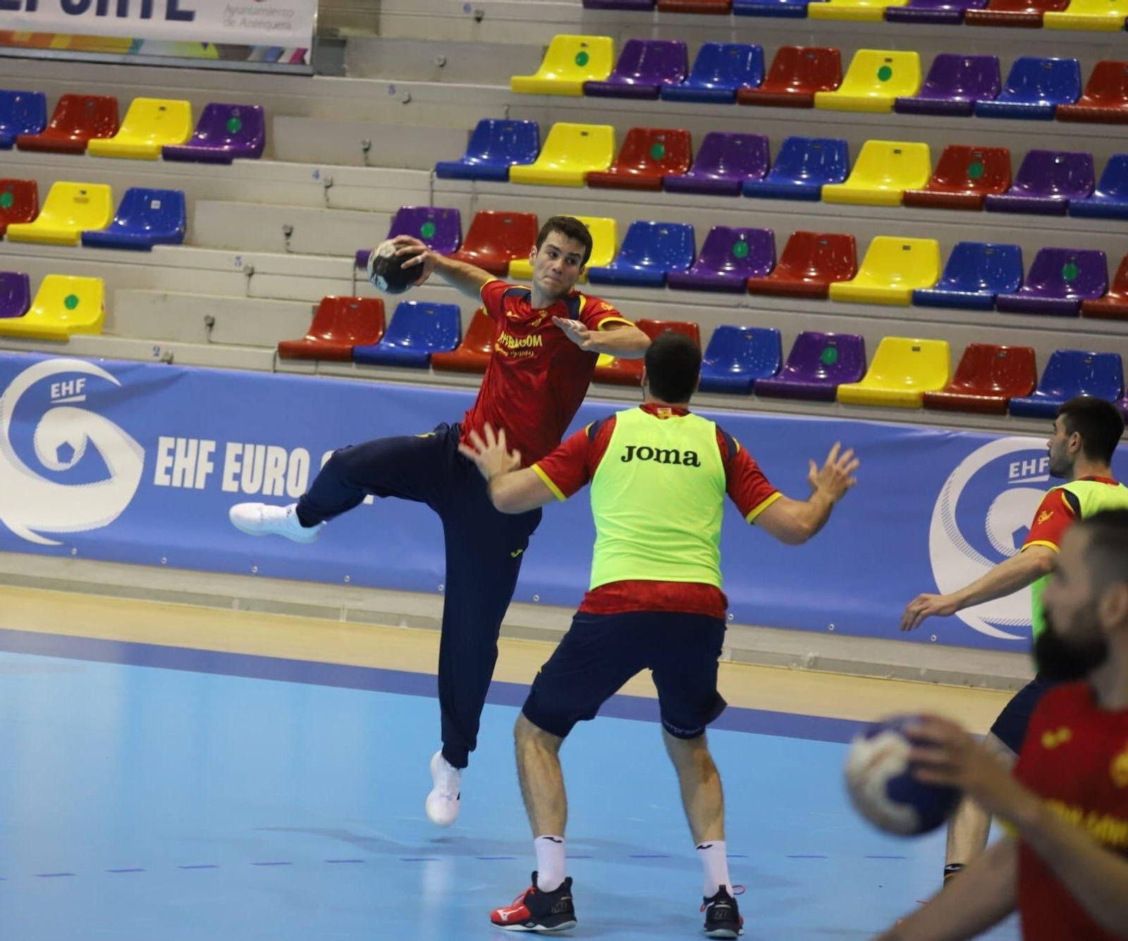España se prepara para el duelo ante Hungría en Antequera