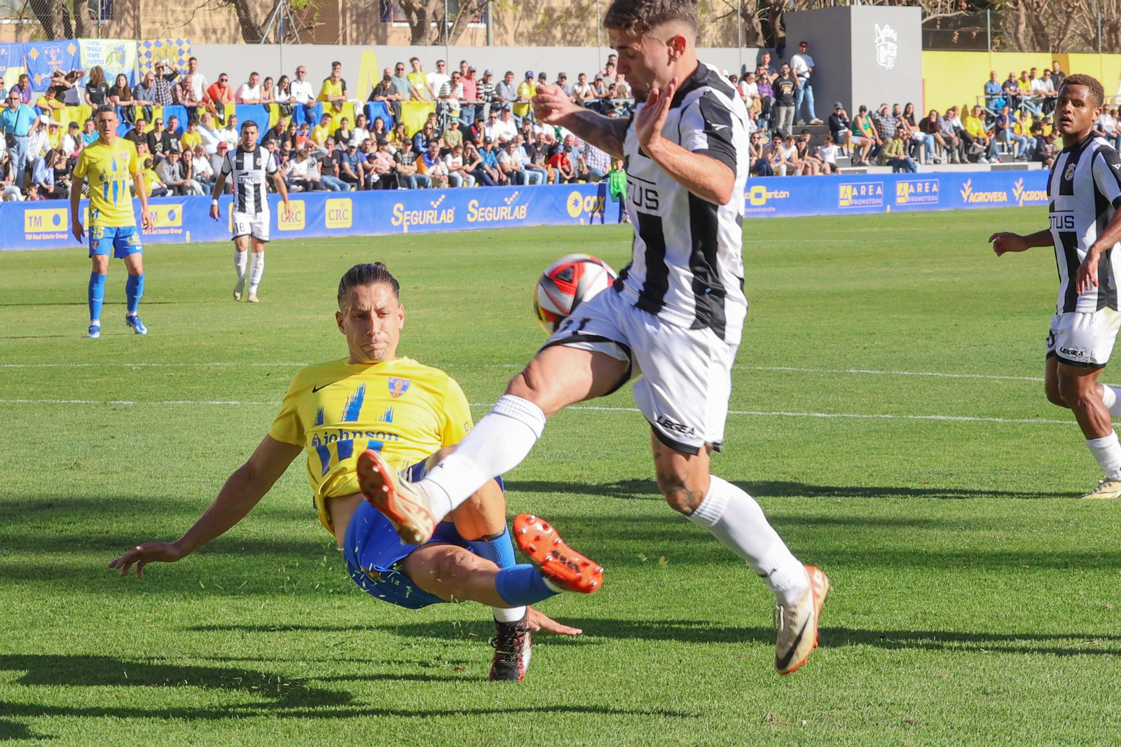 Las fotos del Orihuela-Balona de Segunda Federación (1-2)