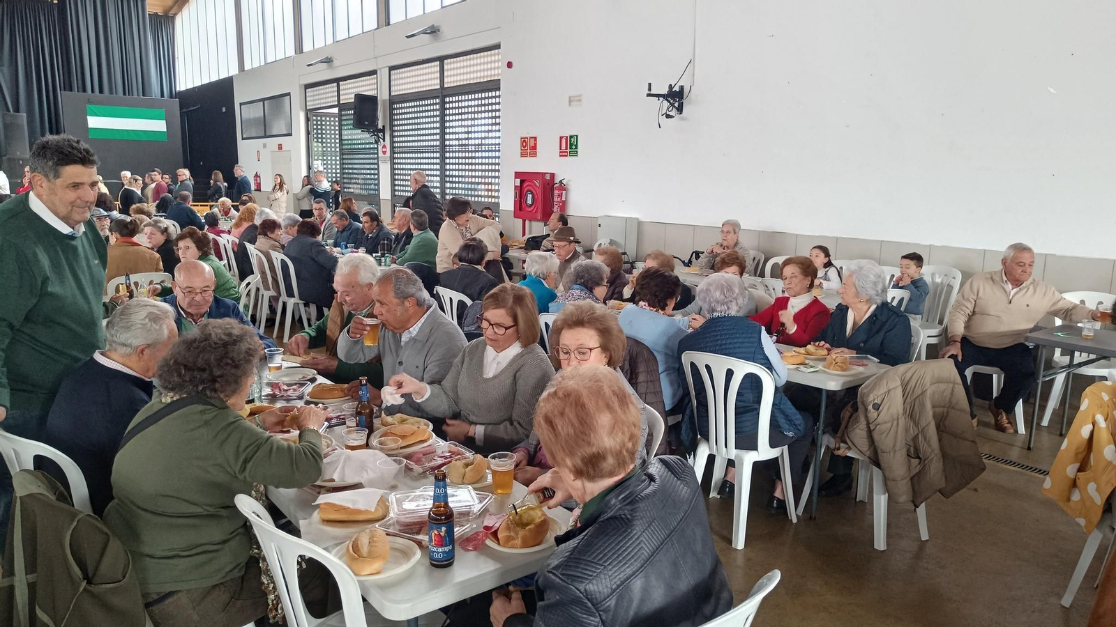 Villa del Río celebra el Día de Andalucía con el reparto de más de 2.000 cantos