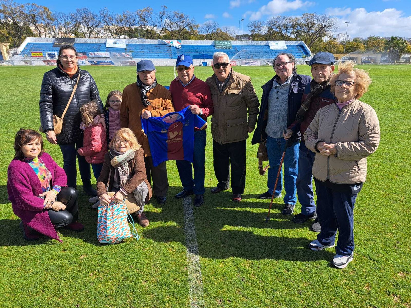 Manuel de la Rosa 'Manolín', jugador del Juventud Comercio en los años 40, recibió el homenaje del club.