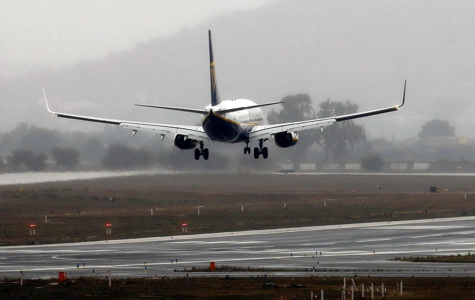 El segundo día del temporal 'Filomena' en imágenes: más nieve y caos