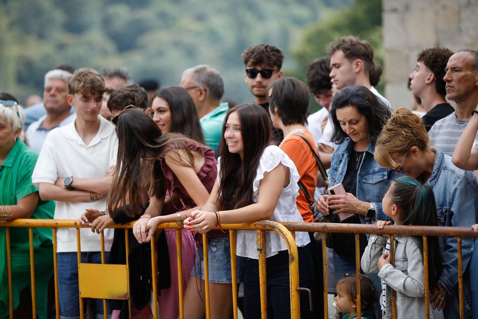 Las fotos de la visita de los Reyes a las zonas afectadas por los incendios en Sanabria y Las Médulas