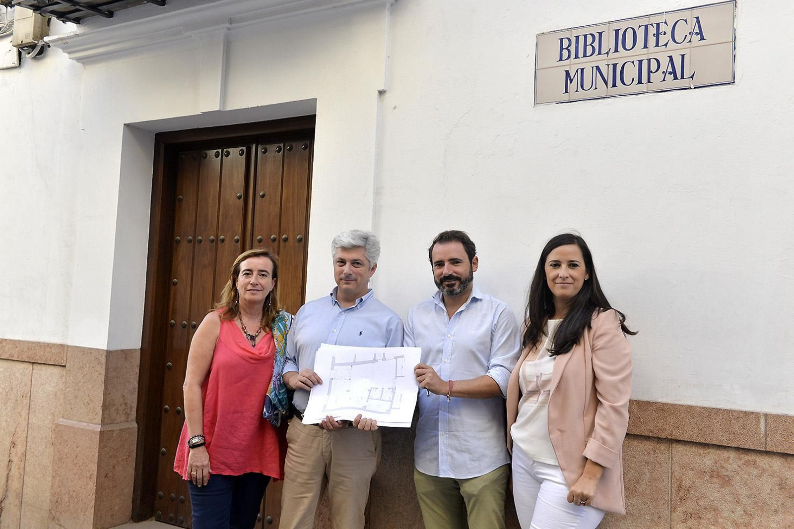 Presentación del proyecto para reconvertir la antigua biblioteca. Presentación del proyecto para reconvertir la antigua biblioteca.