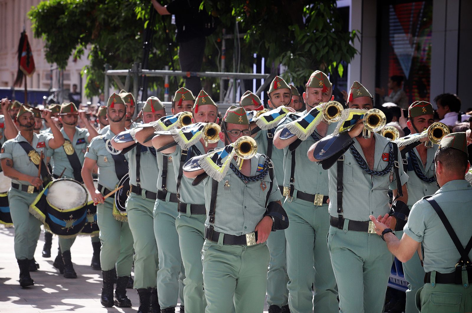 Sábado de Pasión: Imágenes de La Legión con el Cristo de la Vera+Cruz
