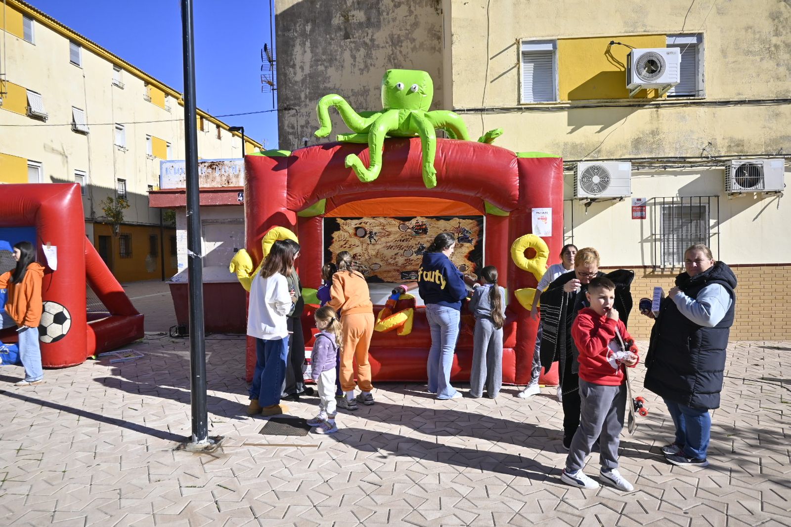 Las fotografías de los juegos de navidad para los niños de Pérez Cubillas