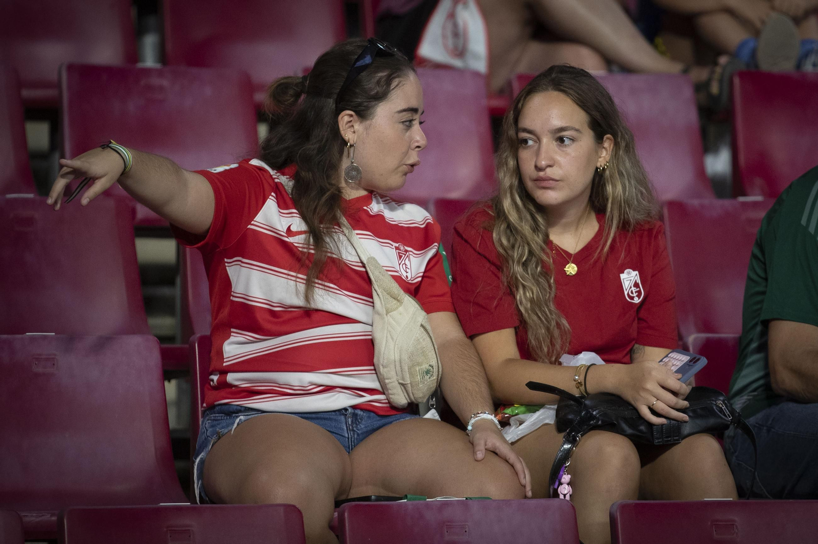 Encuéntrate en la grada de Los Cármenes en el Granada-Mirandés