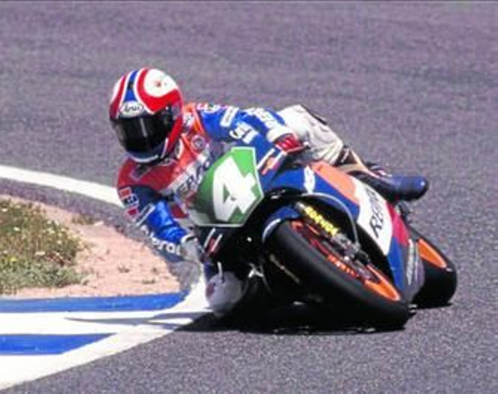 'Tiriti' Cardús, con la Honda Repsol 250 con la que correrá el Gran Premio de leyendas en junio en el Circuito.