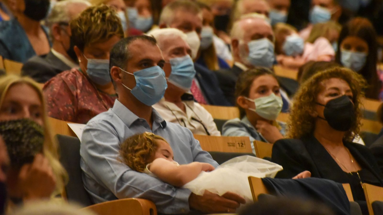 Las fotos de la entrega de medallas por el Dia de la Policía Nacional