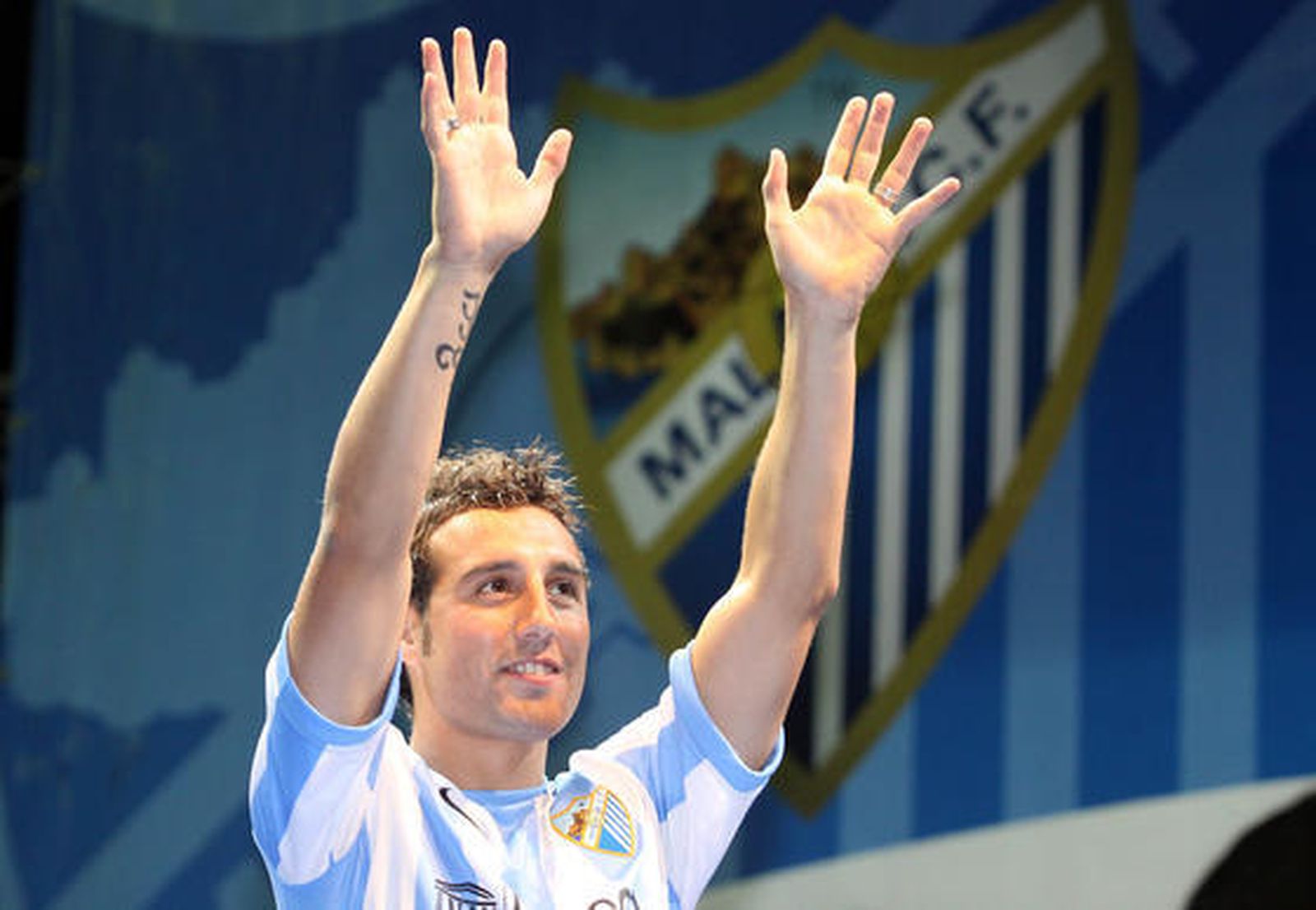 Presentación de Santi Cazorla  Foto: Javier Albiñana