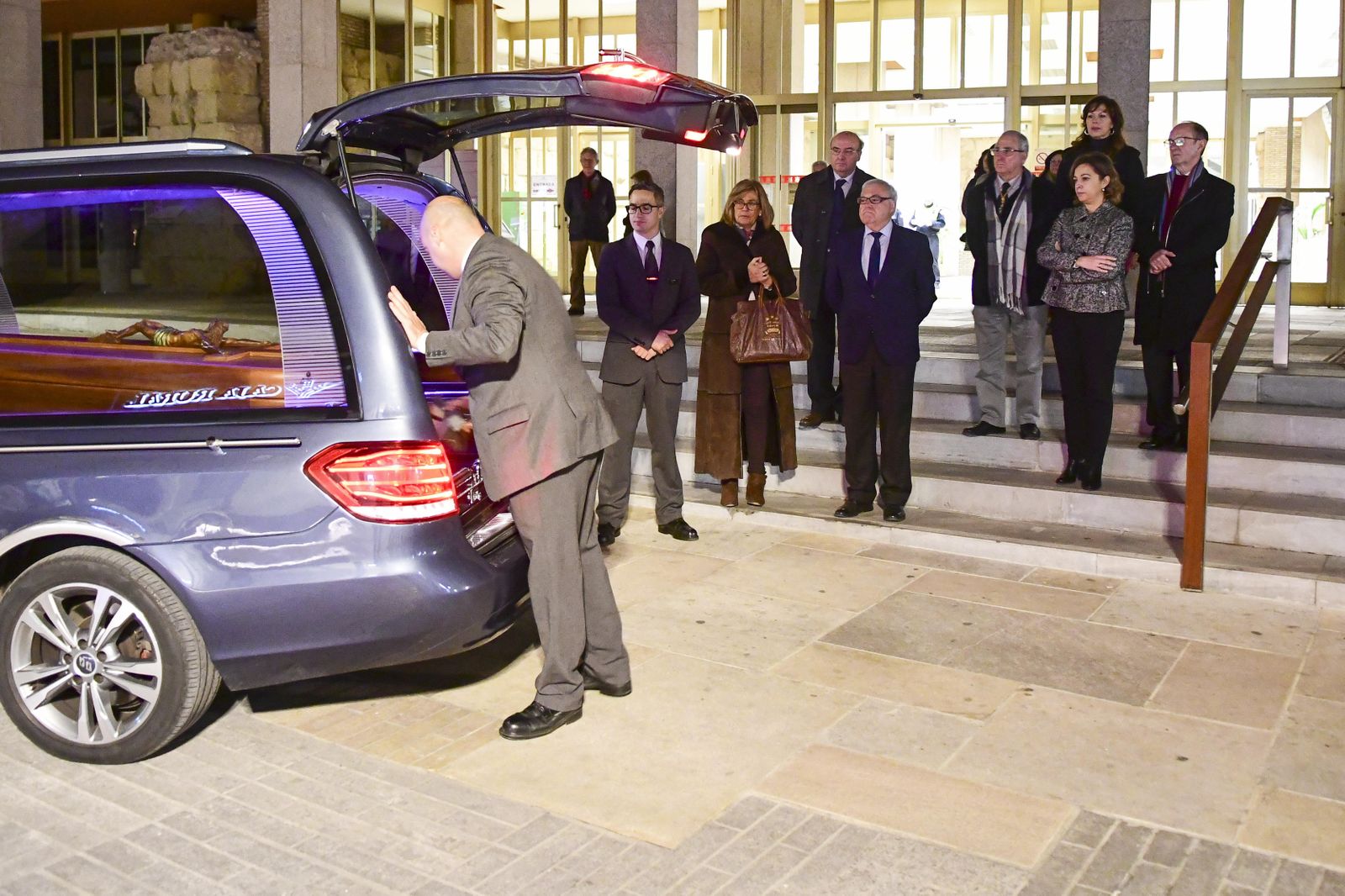 Las imágenes de la capilla ardiente de Pablo García Baena