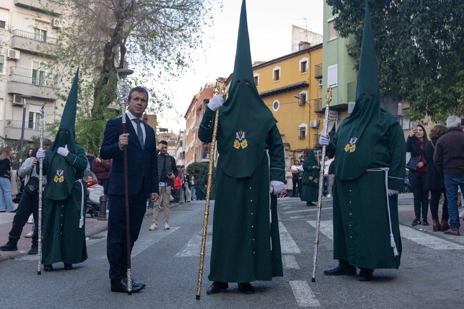 Las cofradías de la Vera Cruz, Expiración y Gran Poder lucen sus cortejos en la calle