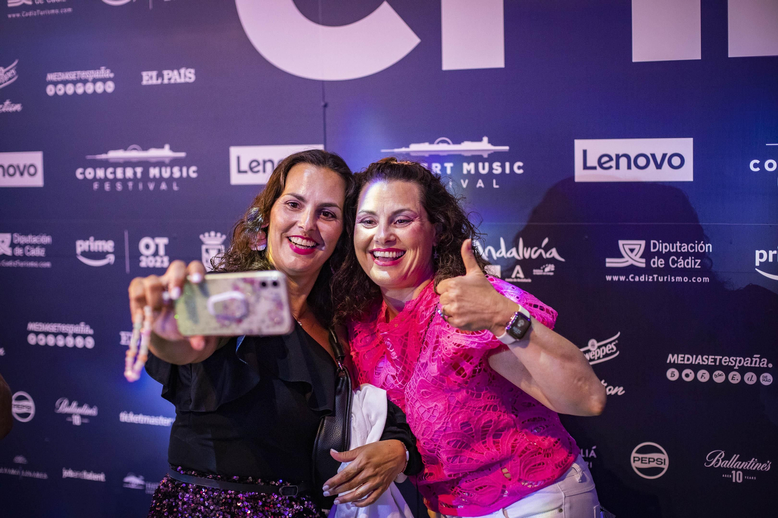 Búscate en las imágenes del concierto de Lola Índigo en Concert Music Festival de Chiclana