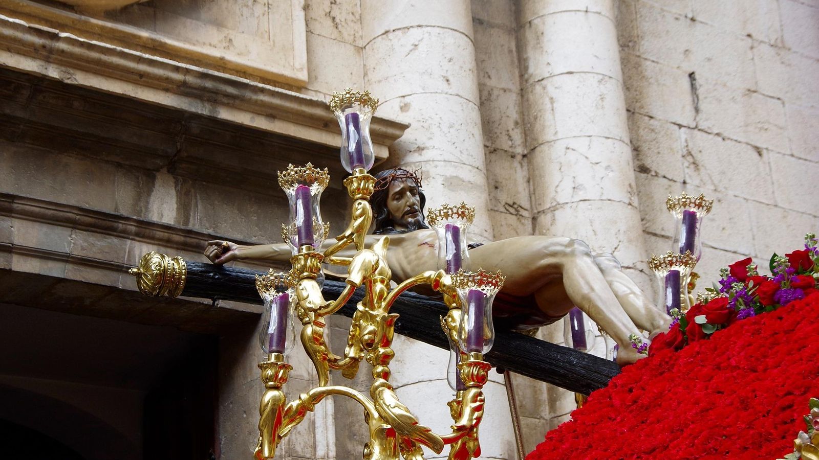 Salida del crucificado de la Vera Cruz desde San Ildefonso