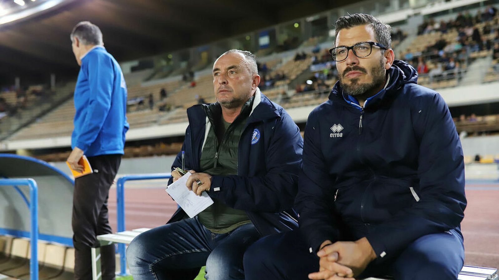 Uribe, en el banquillo junto a Dani Herrera, considera justo el triunfo ante Los Barrios.