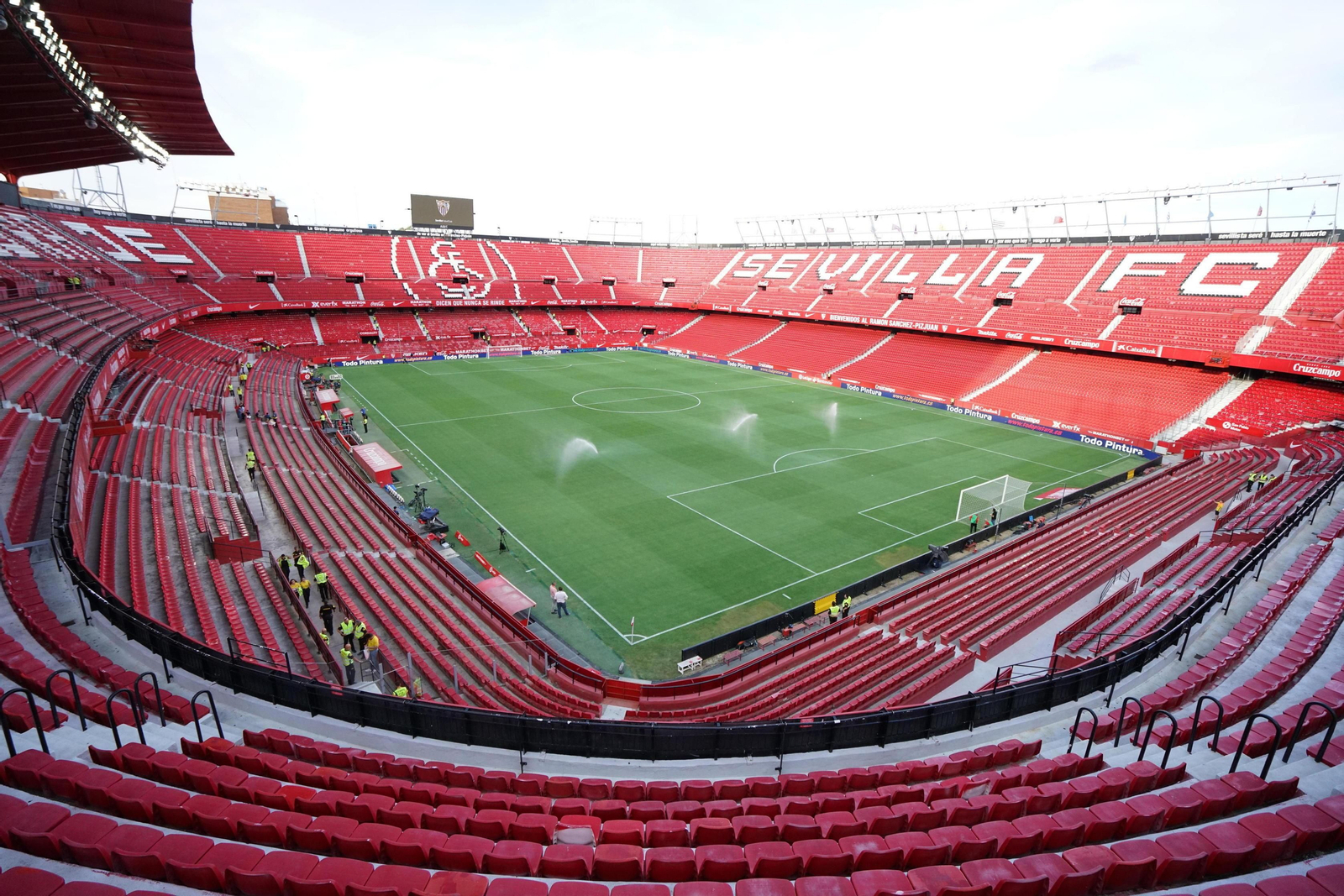 Vista panorámica del estadio Ramón Sánchez-Pizjuána, con las gradas tan vacías como lucirán en el derbi de este jueves.