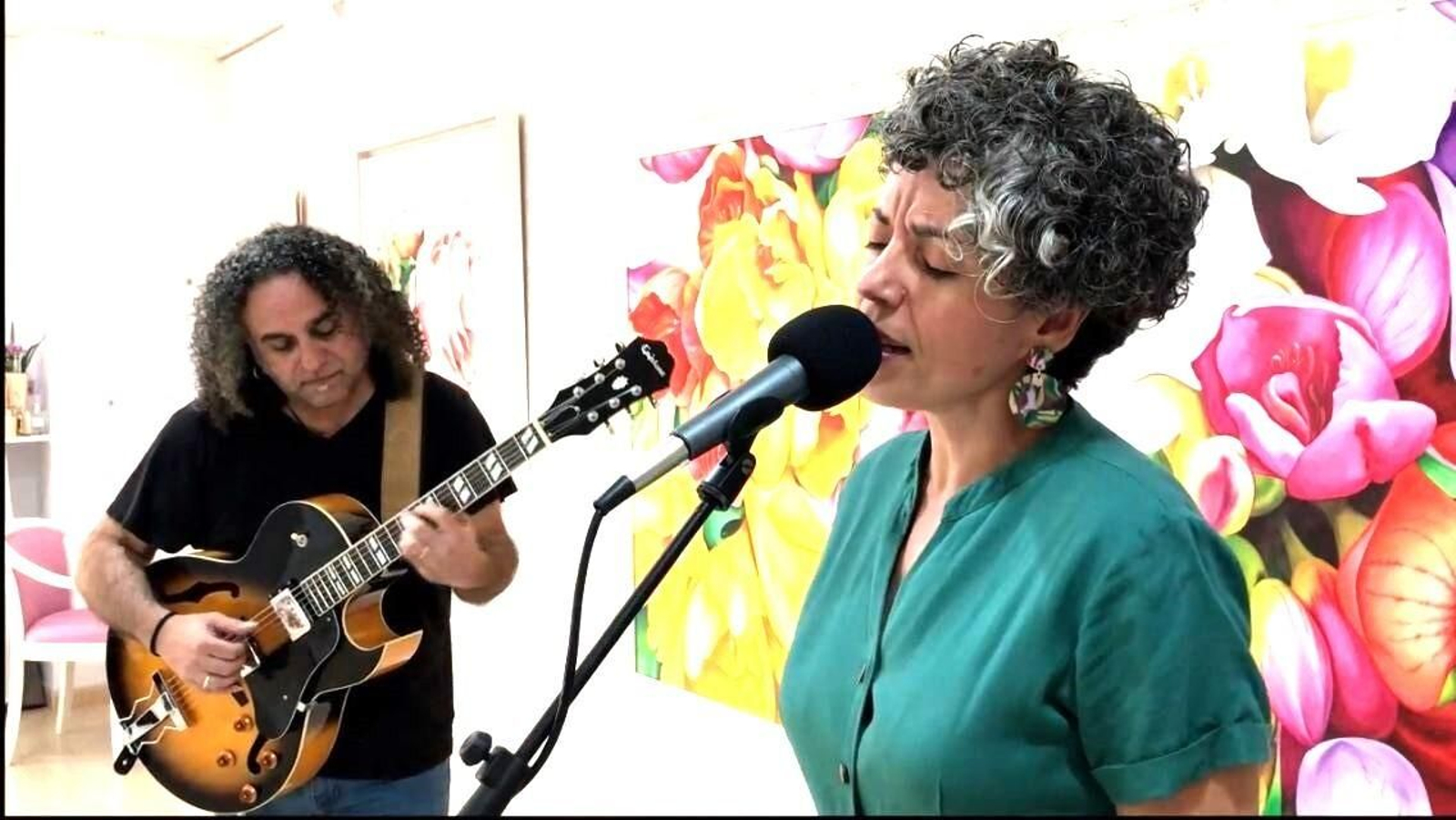 César Gutiérrez junto a Isabel Hernández en una de sus actuaciones.