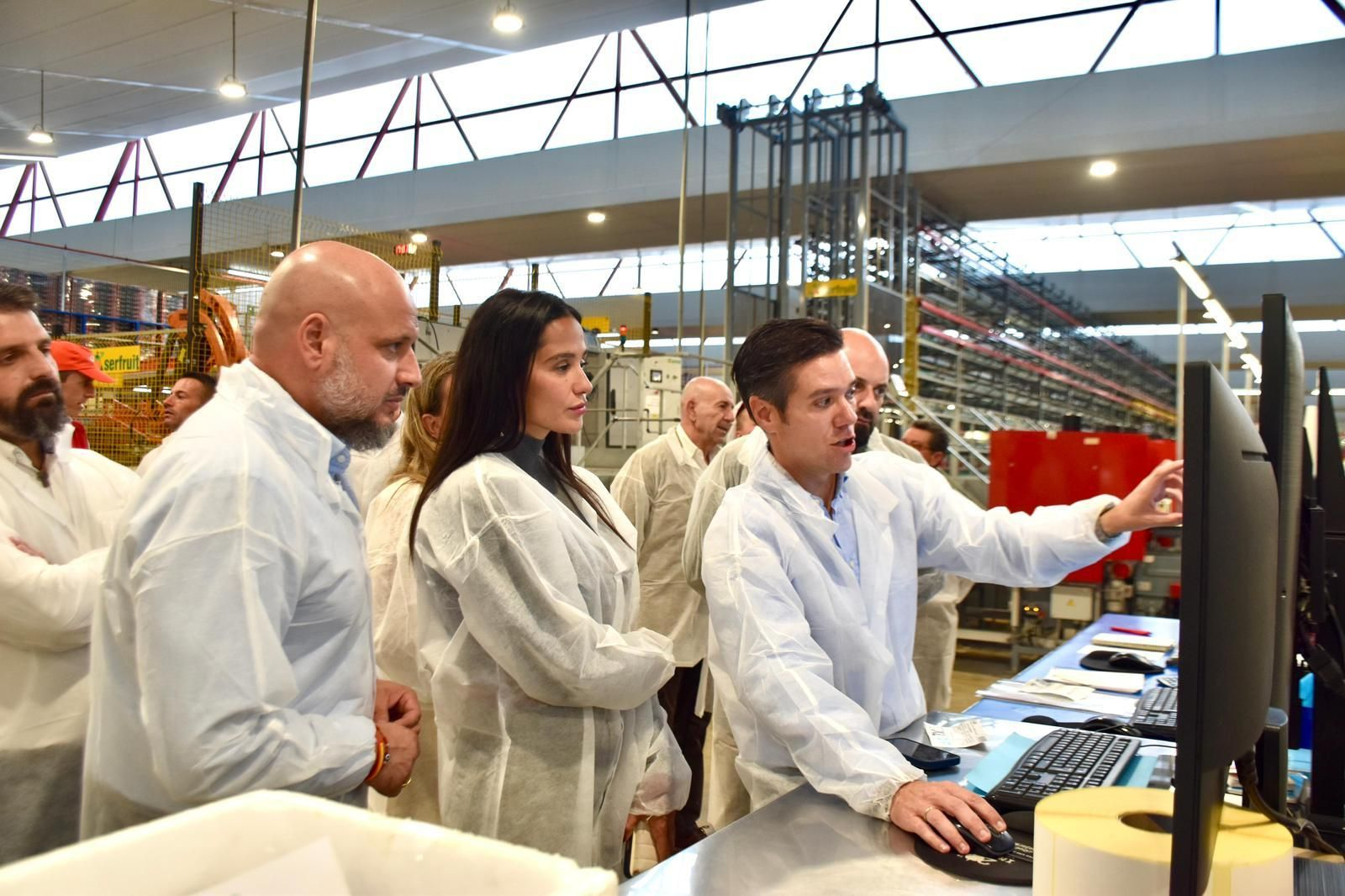 Mireia Borrás y Rodrigo Alonso visitan la cooperativa CASI. Mireia Borrás y Rodrigo Alonso visitan la cooperativa CASI.