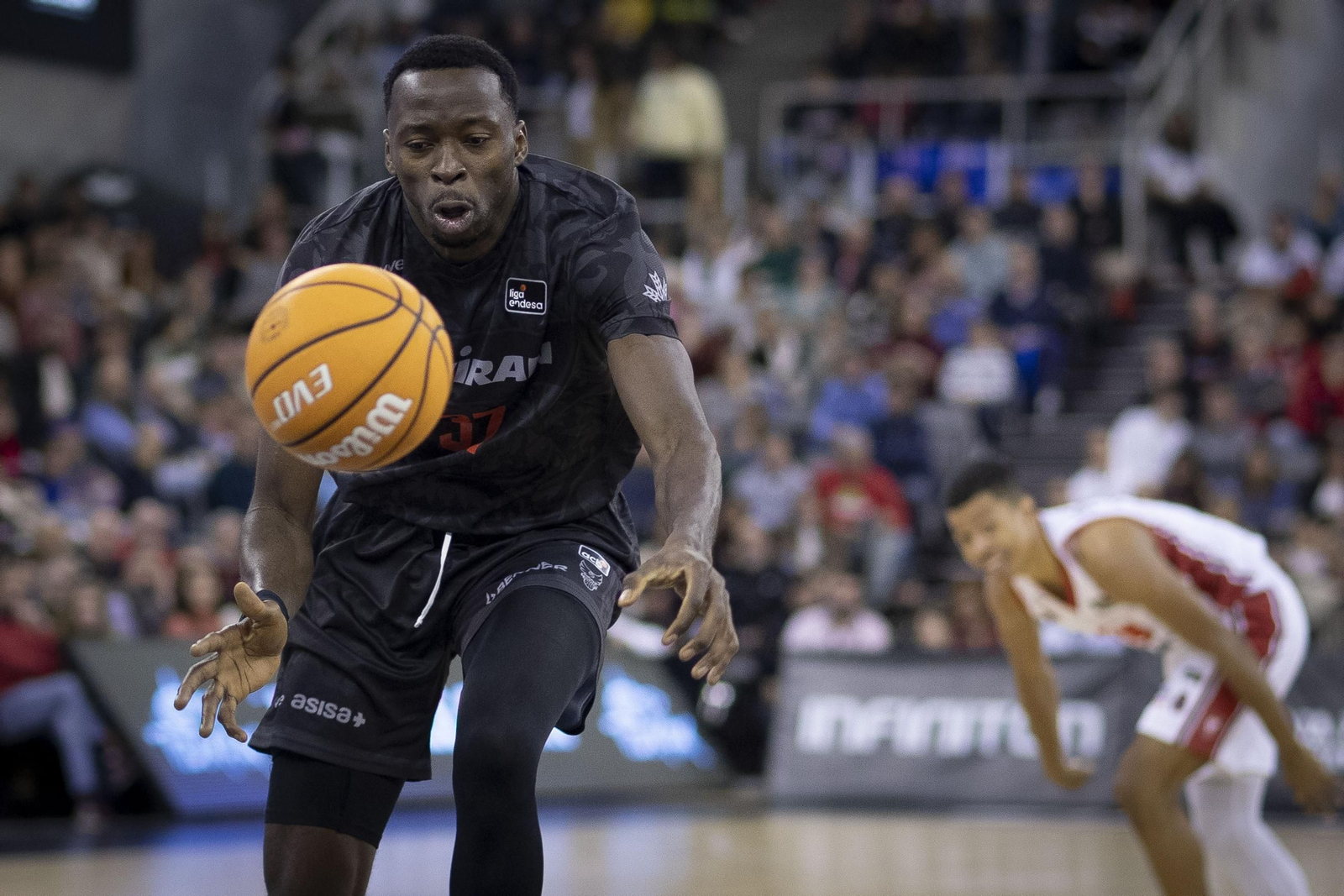 Amida Brimah se estrenó con la camiseta del Covirán Granada.