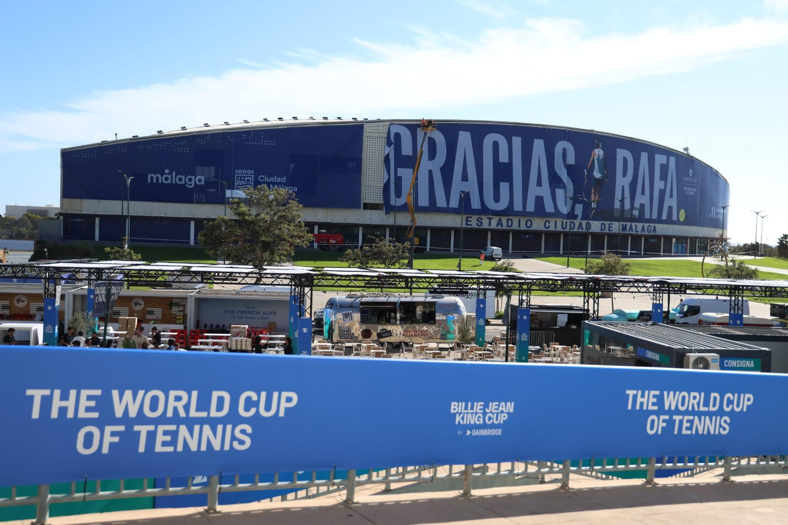 La pancarta de despedida de Rafa Nadal en el Ciudad de Málaga, en imágenes