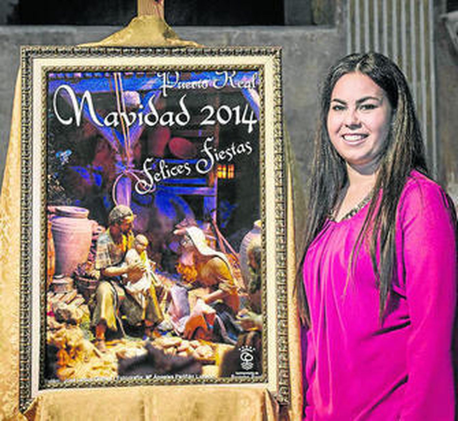 La autora del cartel posa junto a la obra.