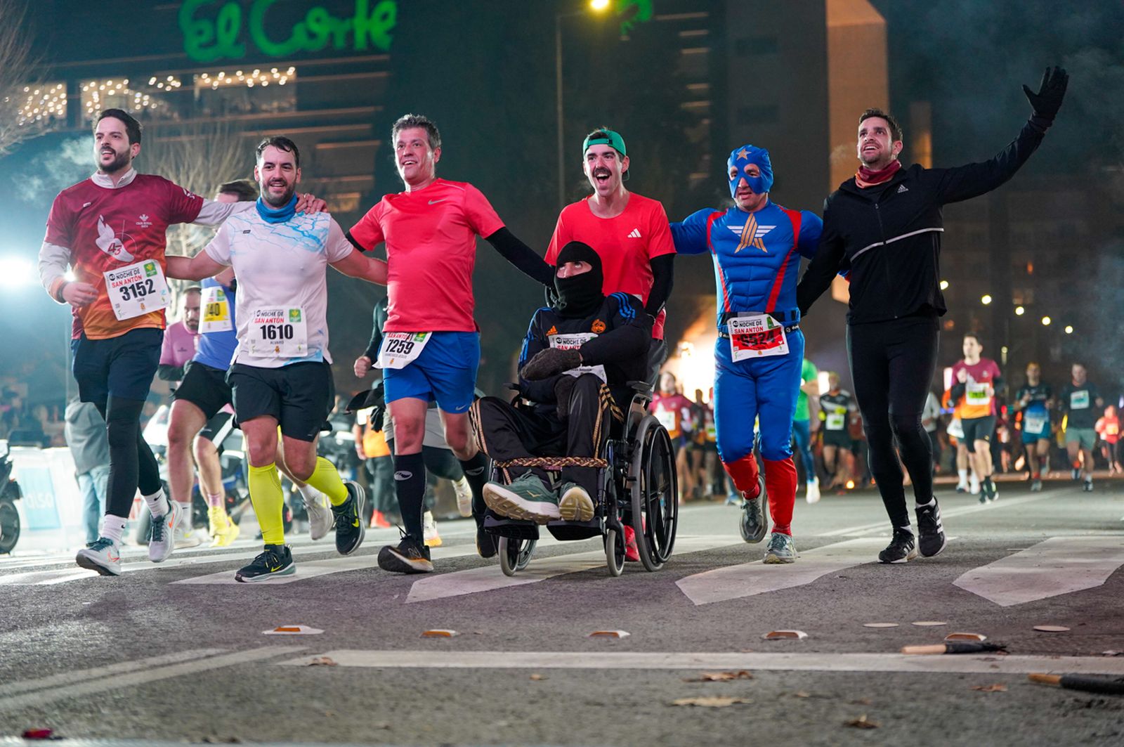 En imágenes: búscate en tu llegada a meta de la Carrera de San Antón 2026 (11)