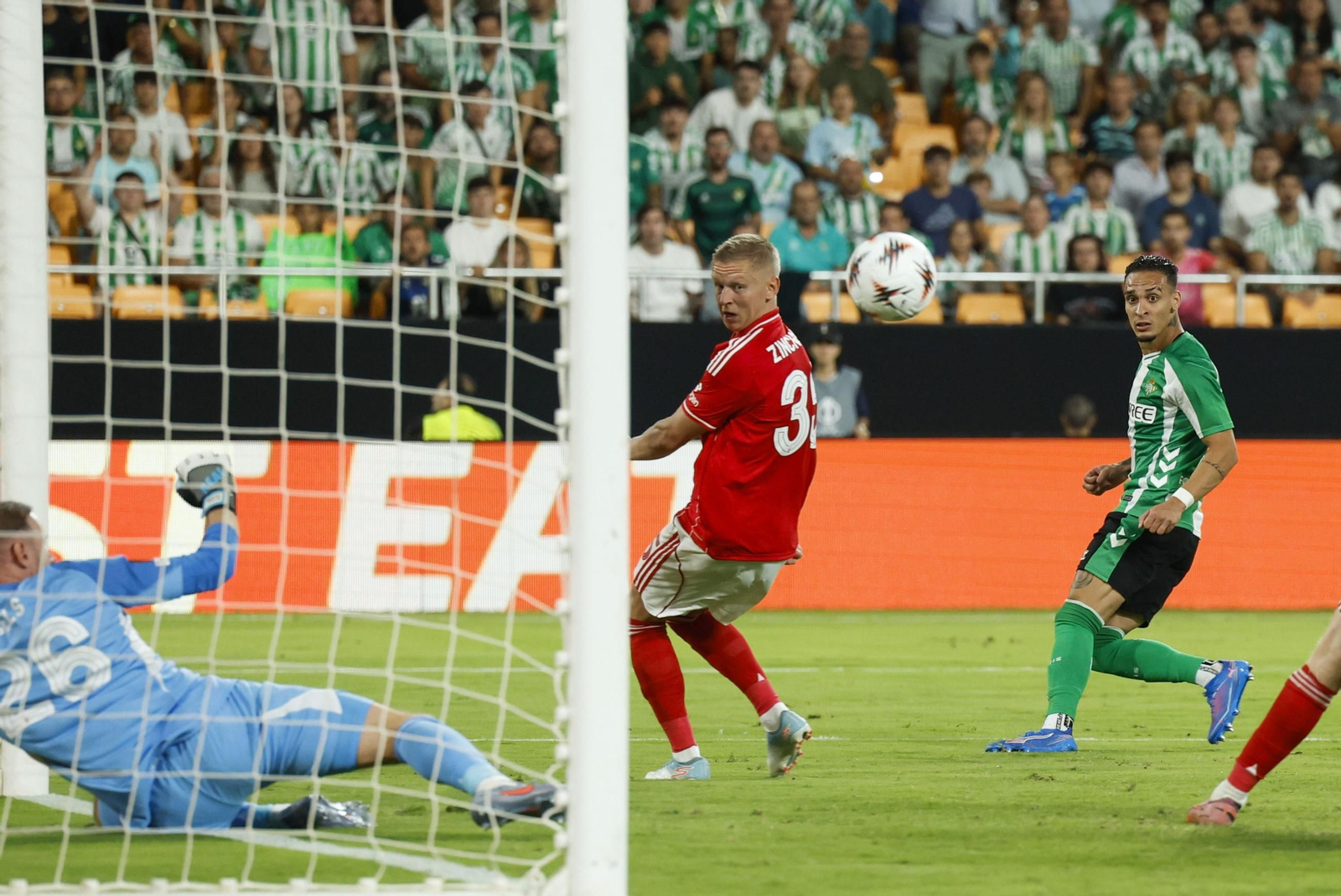 Betis-Nottingham Forest (3).jpg