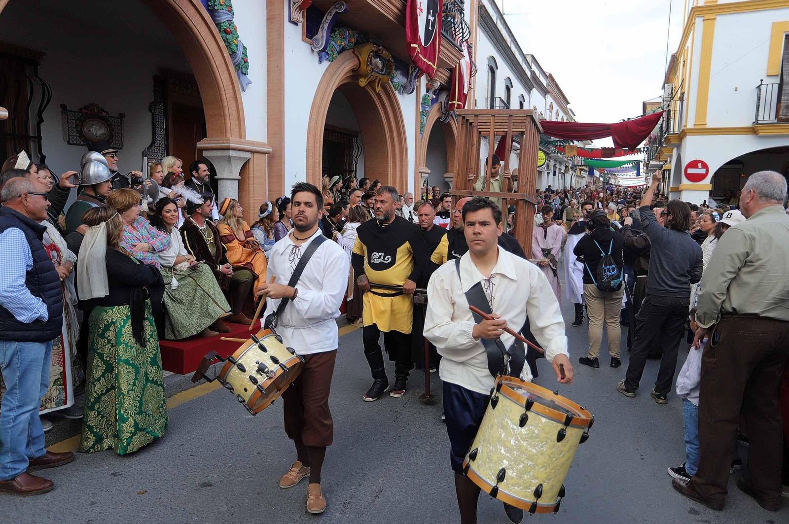 Imágenes del gran ambiente en la Feria Medieval de Palos de la Frontera, Huelva