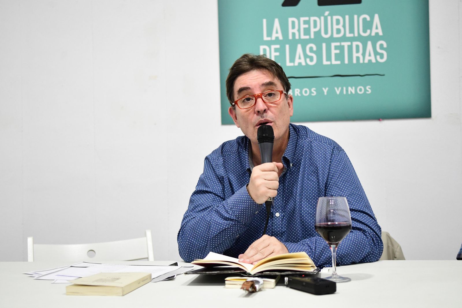 Luis García Montero, ayer, en La República de las Letras.