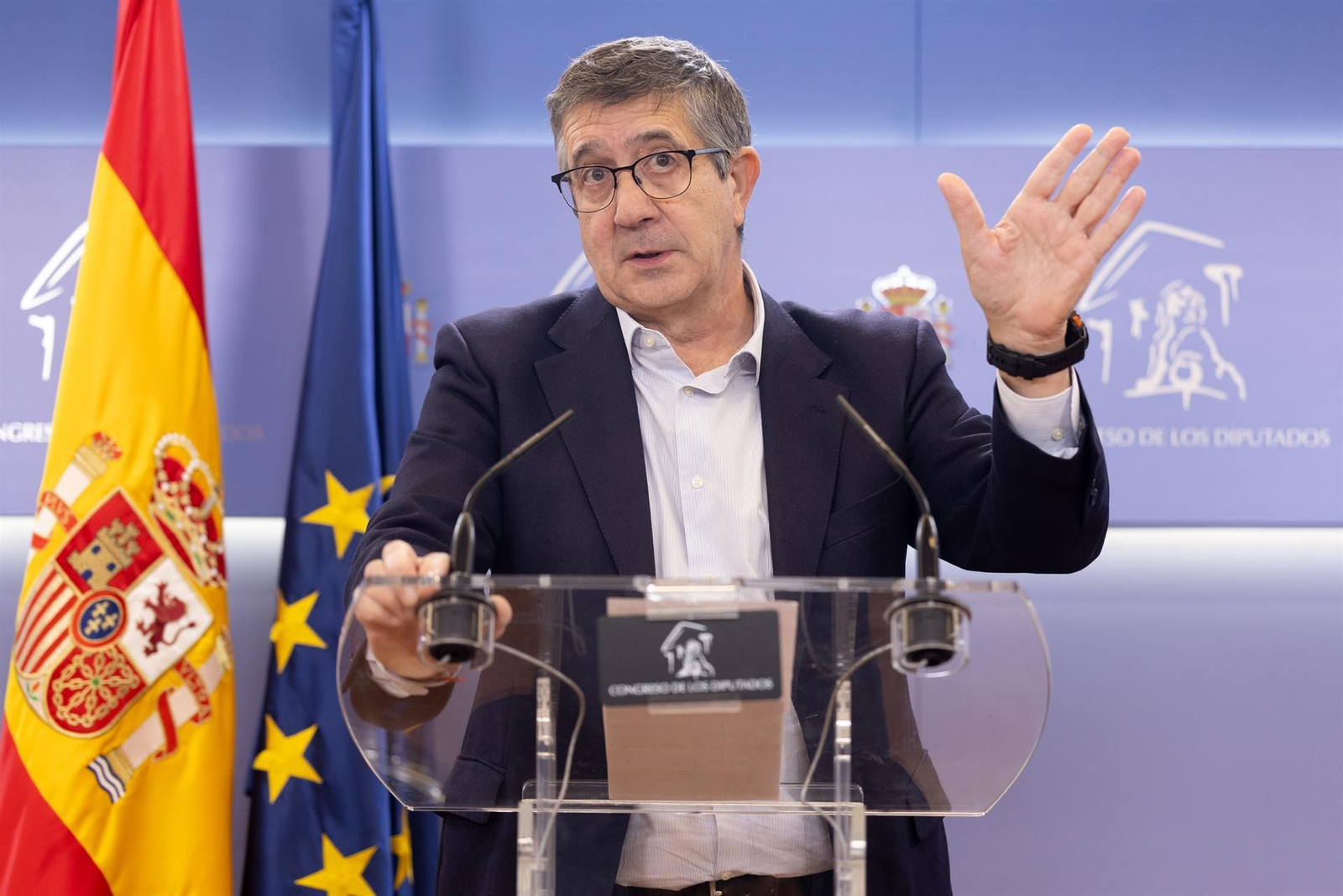 El portavoz del PSOE en el Congreso, Patxi López, durante una rueda de prensa en el Congreso de los Diputados