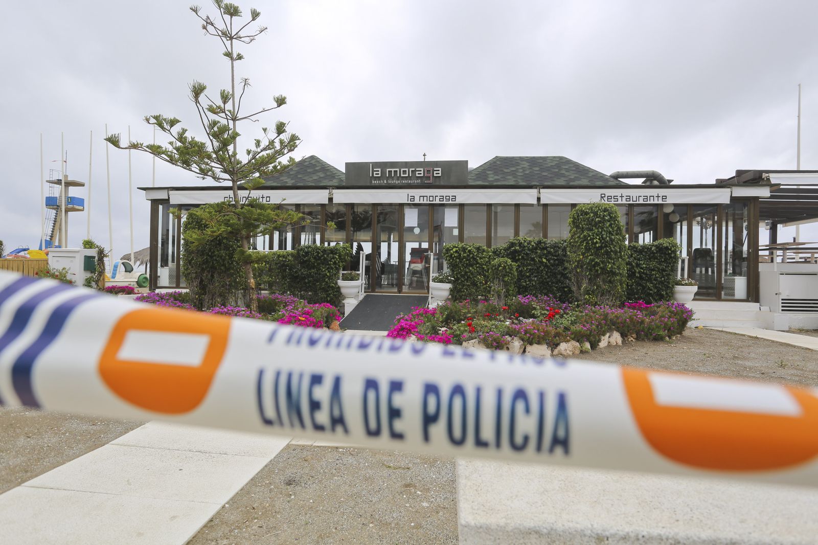 Playas cerradas en Torremolinos, la imagen del coronavirus en Málaga