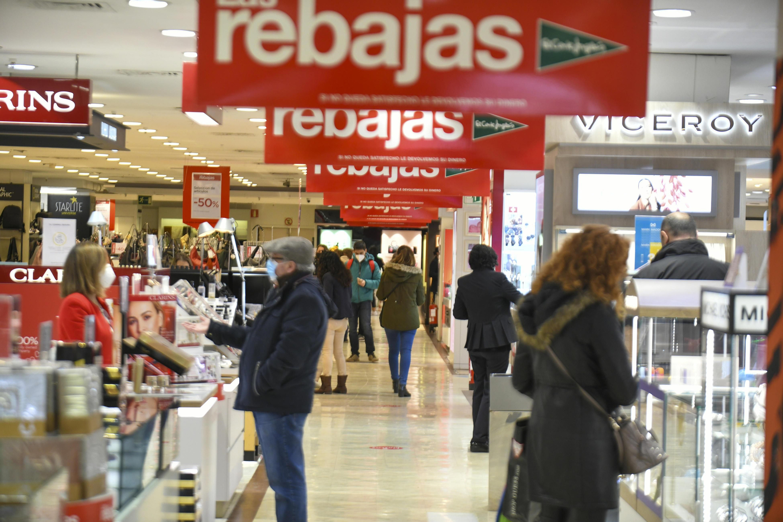 Fotos: el inicio de las rebajas en el Corte Inglés de Granada