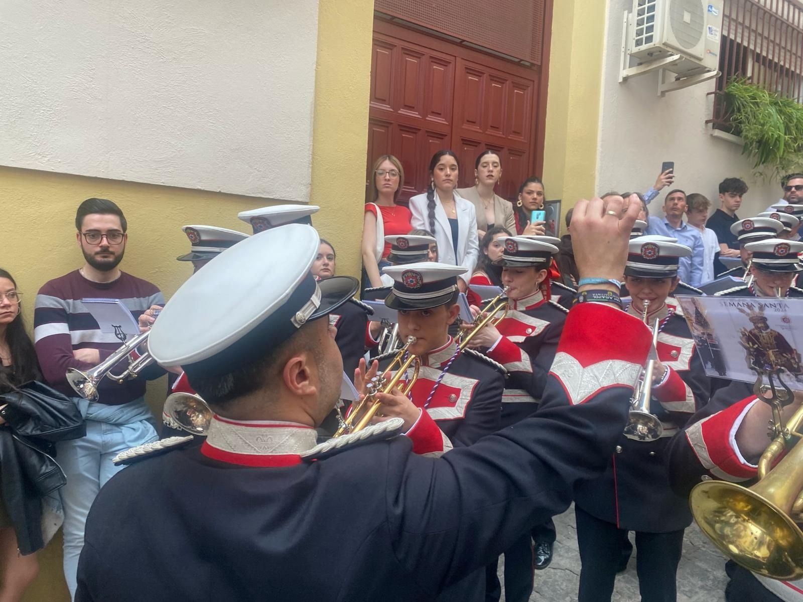 Tarde de Domingo de Ramos con cielos grises