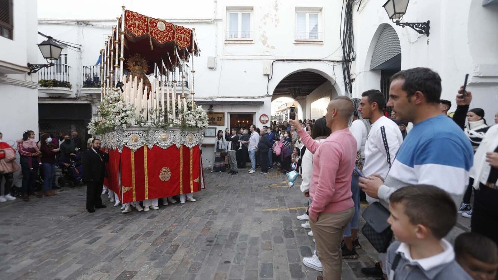 Las imágenes del Jueves Santo en Tarifa: Jesús Nazareno y María Santísima Virgen de la Paz