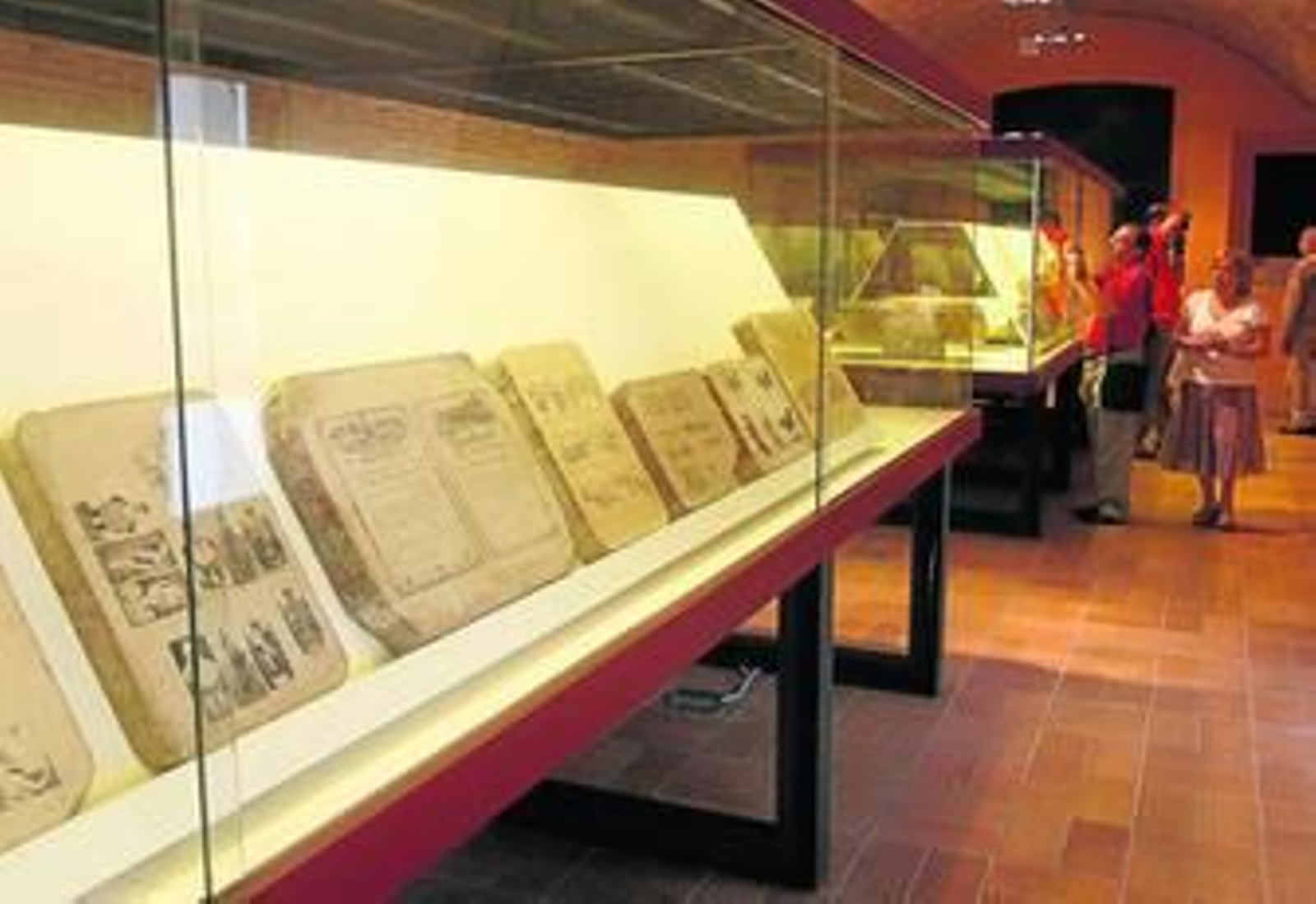 Algunos de los ejemplares litografiados que se exhiben.