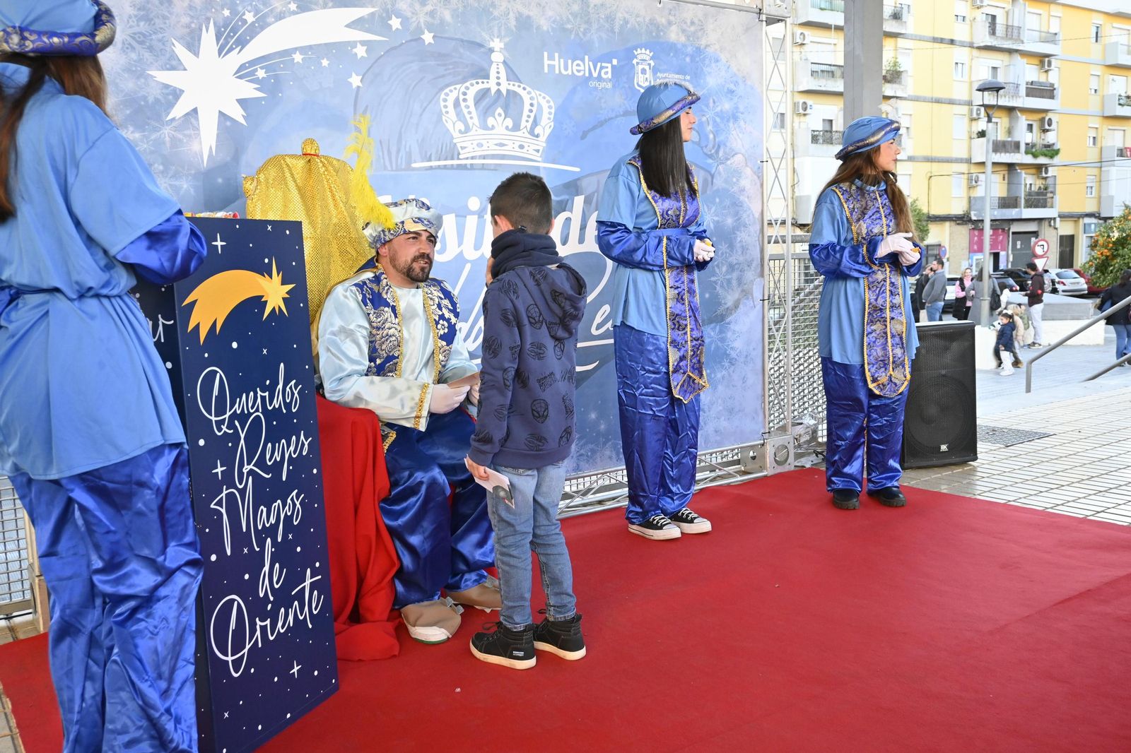 Recogida de cartas del paje real en la plaza Miguel Raya en el Molino, en imágenes