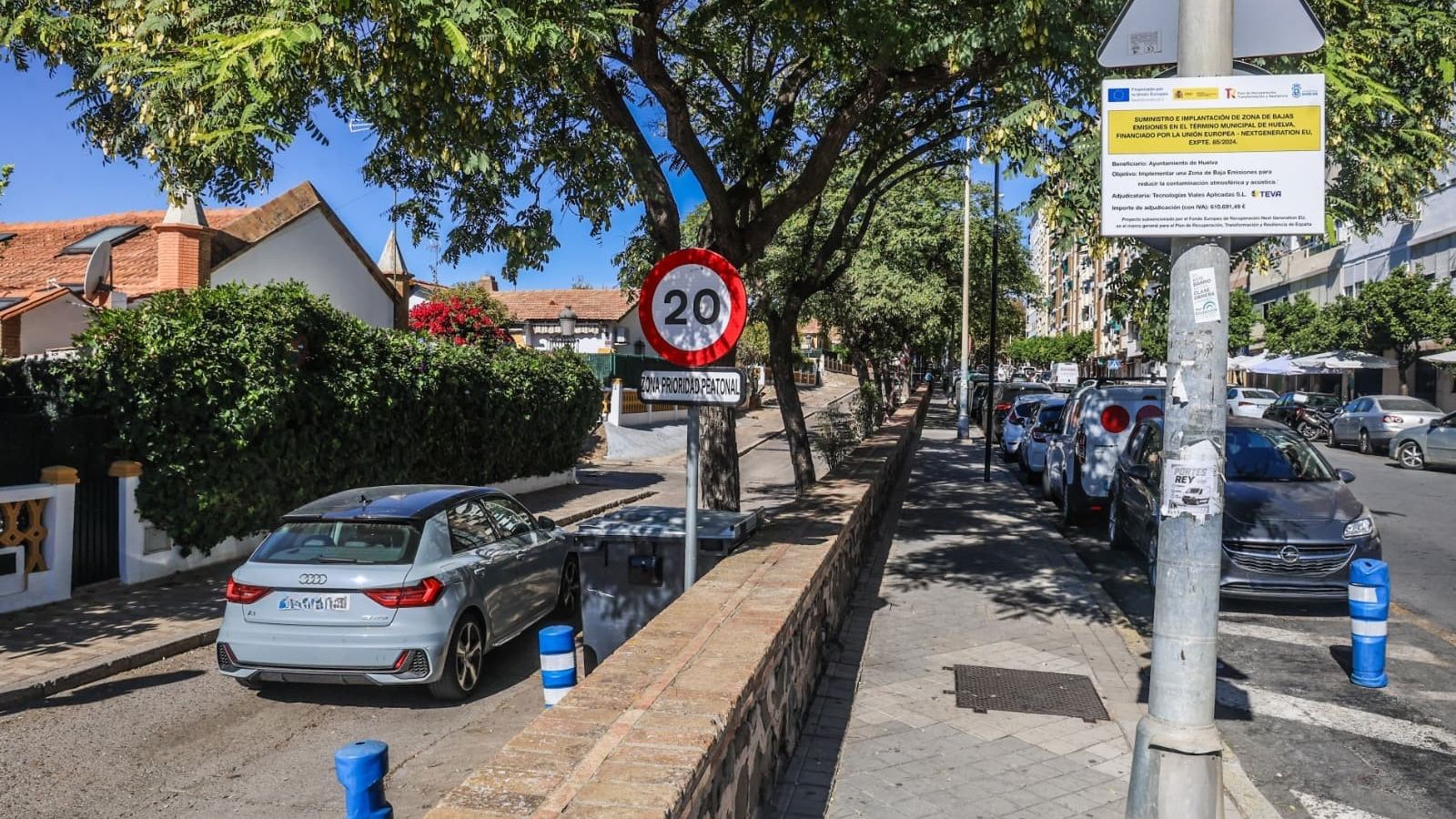 Huelva se prepara para activar la Zona de Bajas Emisiones entre noviembre y diciembre con el montaje de las cámaras en el Barrio Obrero
