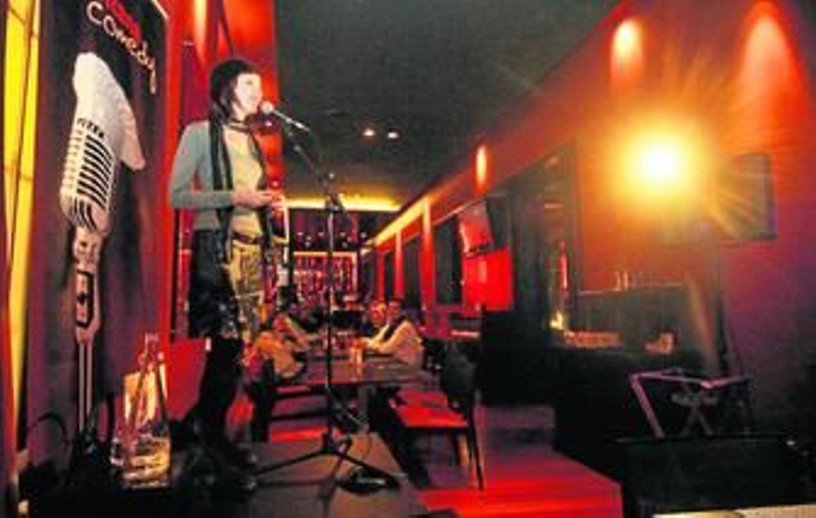 Miércoles. Los monólogos femeninos se celebran los miércoles y en ellos participan Laura Ortiz, Virginia Muñoz y Carmen Baquero, entre otras. Los jueves de diciembre, ayer fue su primera actuación, están reservados para el monologuista José Rekena. El jueves pasado, la actuación corrió a cargo del malagueño Yulen, 'El peluquero'.