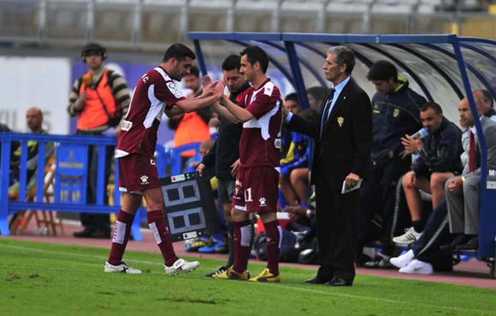 La UD Las Palmas y el Cádiz firmaron tablas en un discreto partido (1-1) que deja a los de Víctor Espárrago en puestos de descenso

Foto: LOF