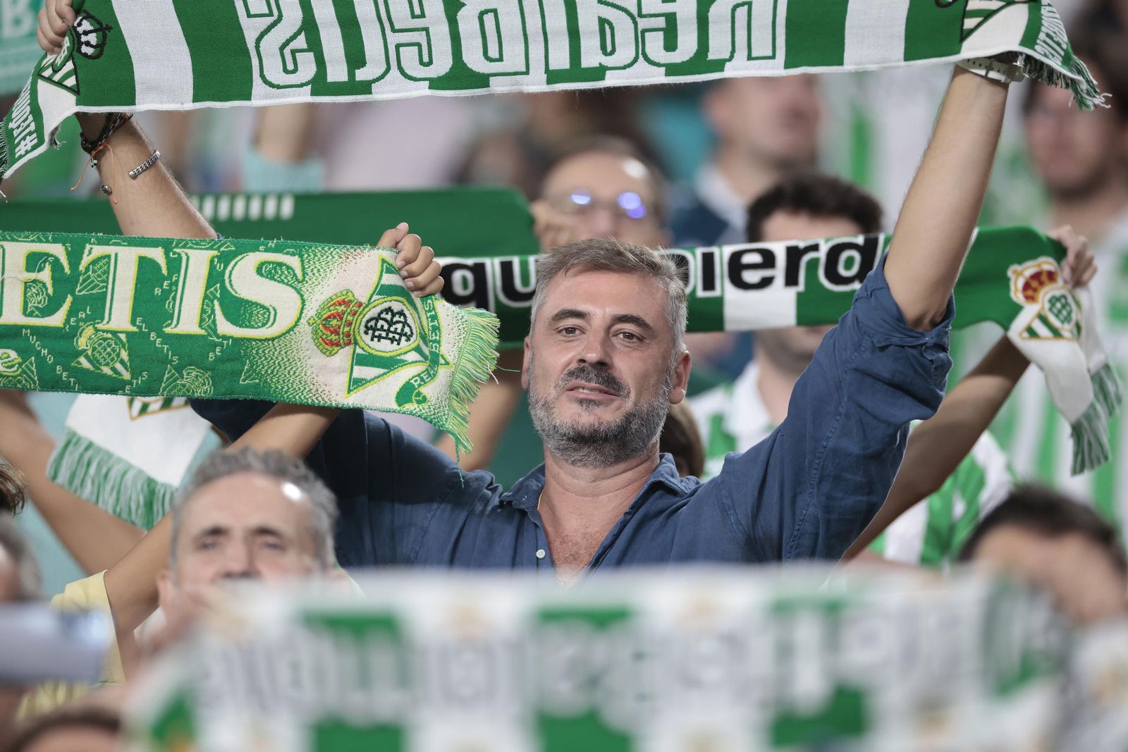 Búscate en las fotos del Betis - Nottingham Forest