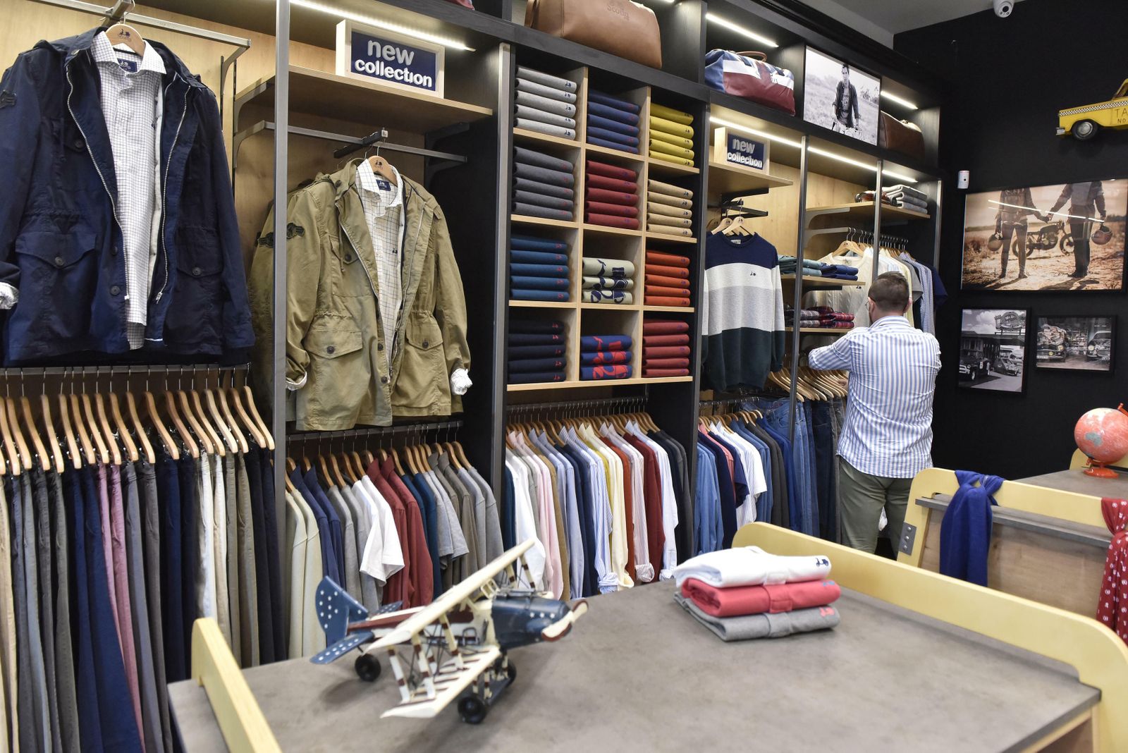 Scotta 1985 se encuentra en la calle Rosario número, 12.