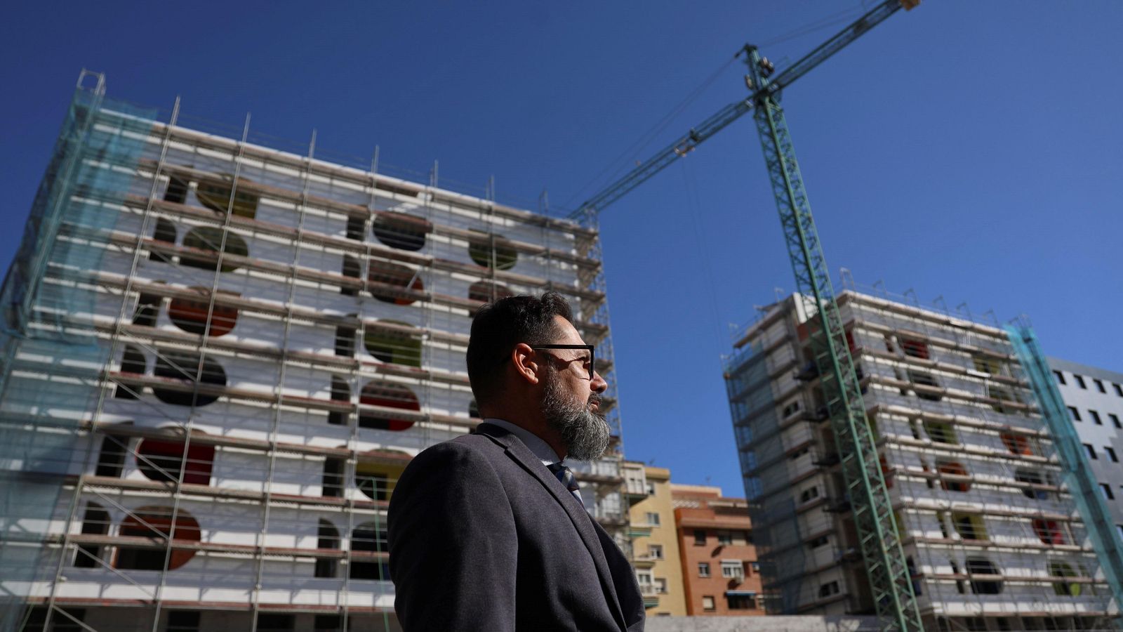 "En veinte años hicimos 5.000 viviendas, ahora el alcalde quiere 4.100 en cinco. Vértigo", suspiraFrancisco Pomares. "En veinte años hicimos 5.000 viviendas, ahora el alcalde quiere 4.100 en cinco. Vértigo", suspiraFrancisco Pomares.