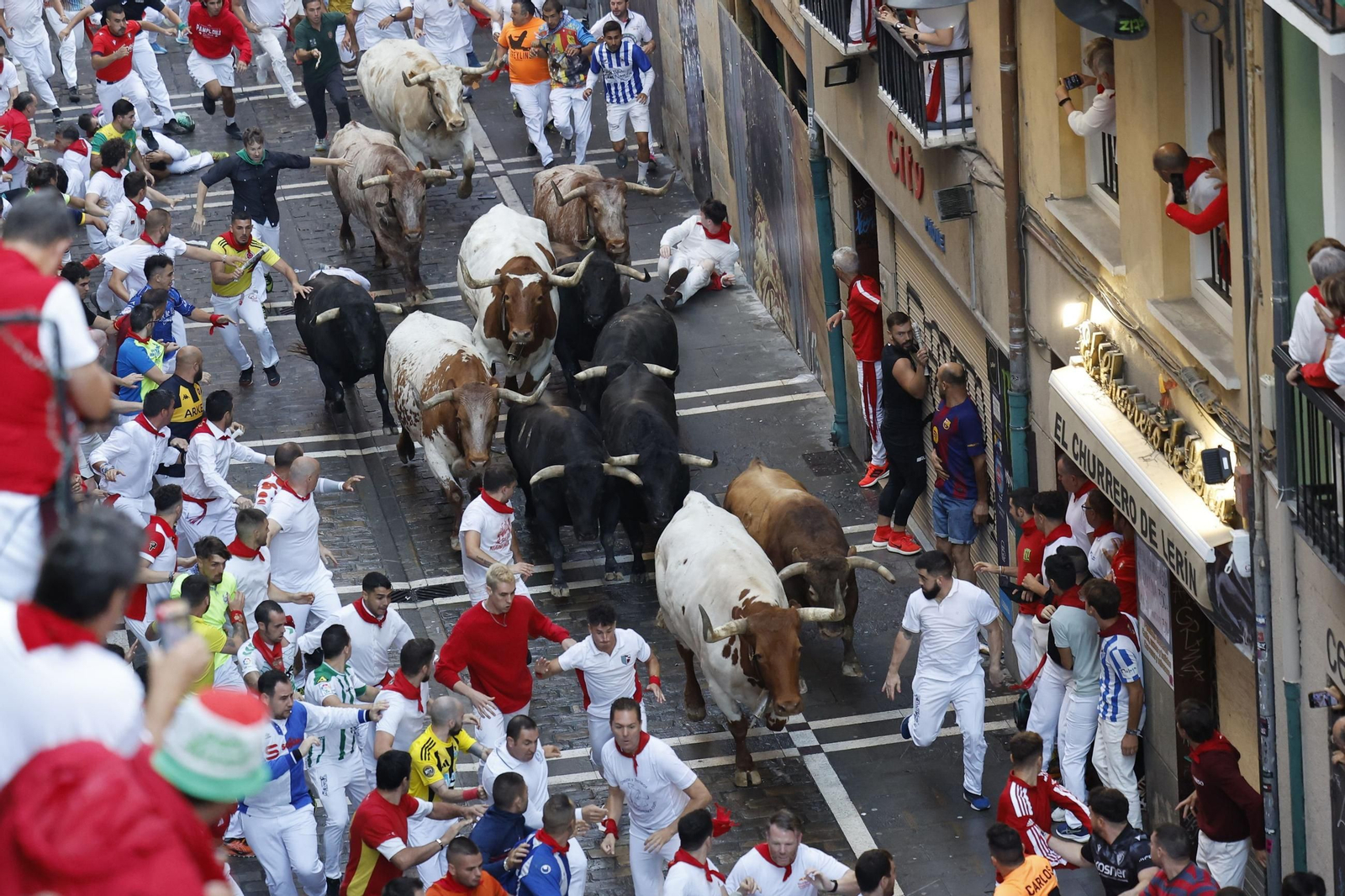 La bravura de Tarifa se hace notar en Pamplona: tres heridos en un encierro con toros de La Palmosilla