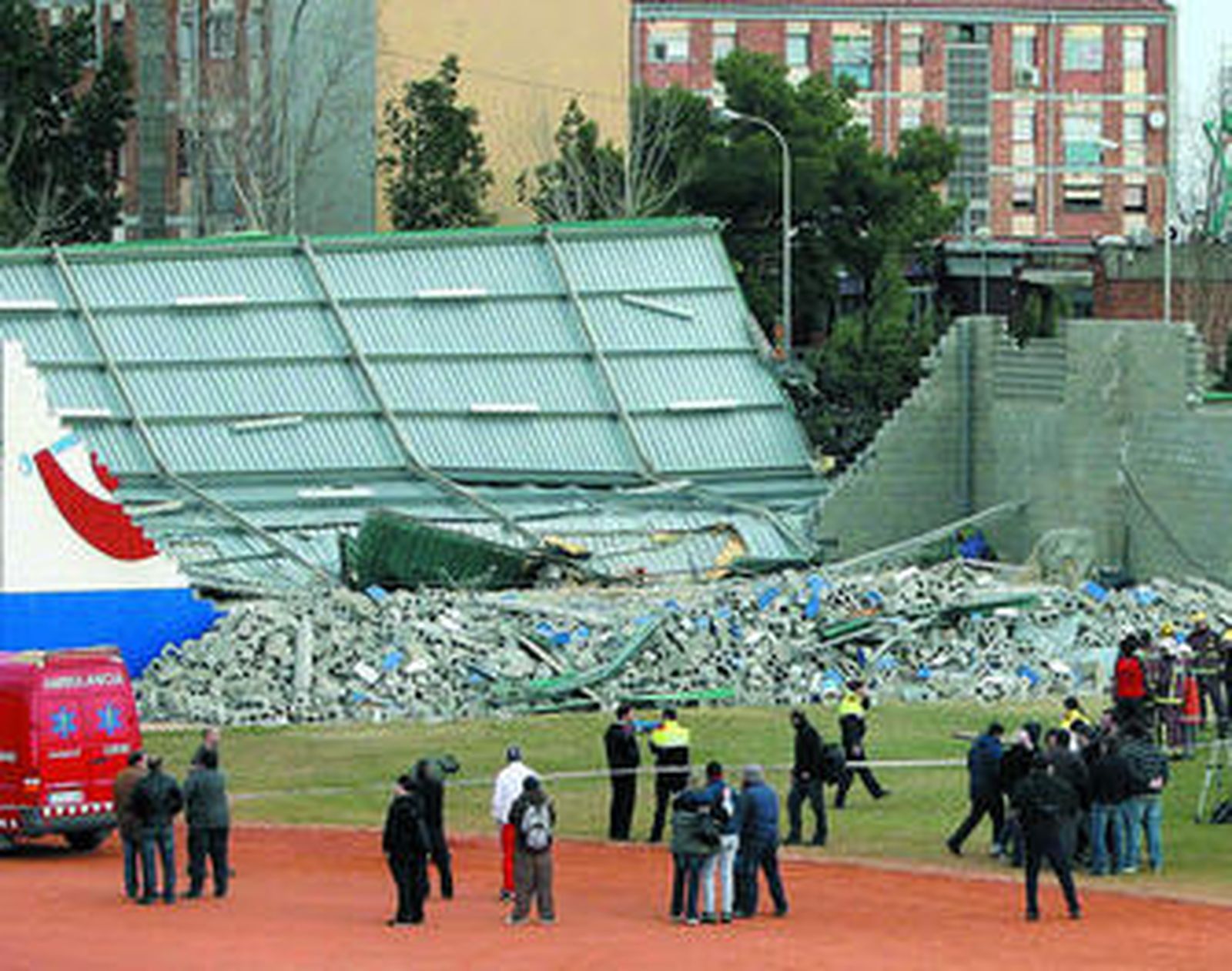Estado en el que quedó el polideportivo tras las fuertes ráfagas de viento del pasado 24 de enero.
