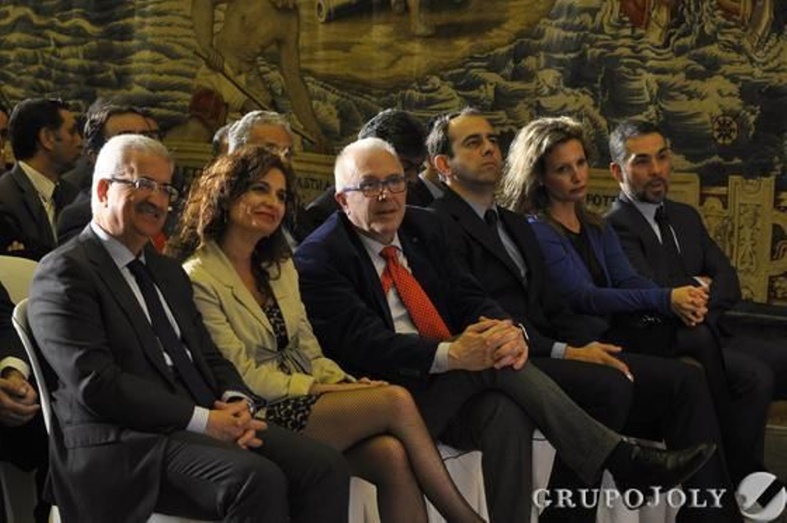 Los consejeros Manuel Jiménez Barrios, María Jesús Montero y José Sánchez Maldonado; Ignacio Ochoa, Marita Rufino y Joaquín Joly.

Foto: Juan Carlos Vázquez / Manuel Gómez