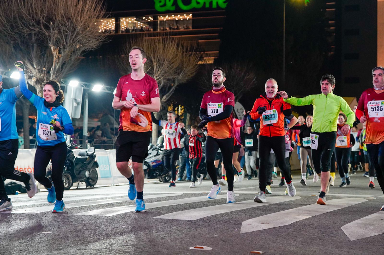 En imágenes: búscate en tu llegada a meta de la Carrera de San Antón 2026 (21)