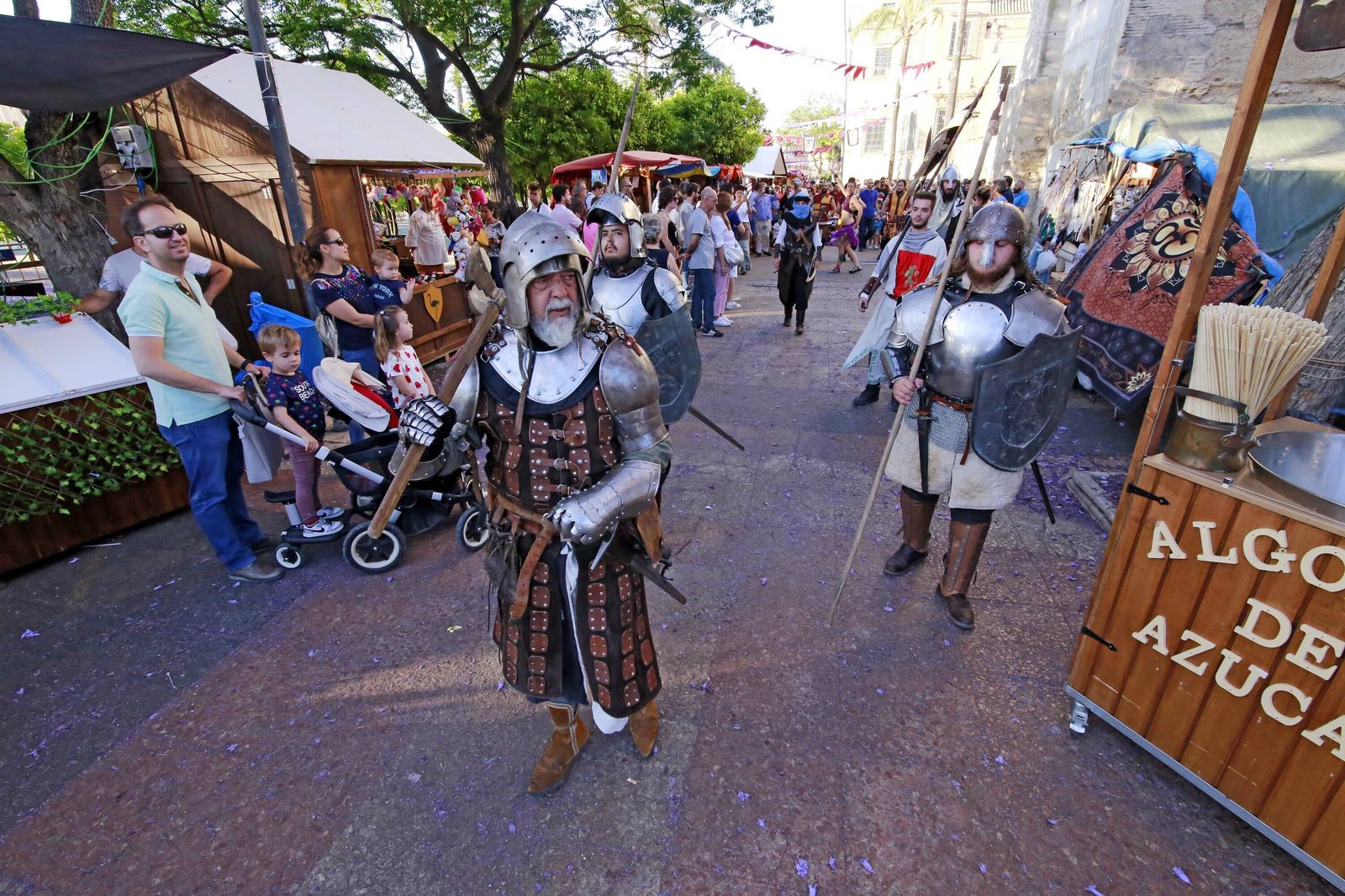 Imágenes del mercado medieval en la Alameda Vieja de Jerez