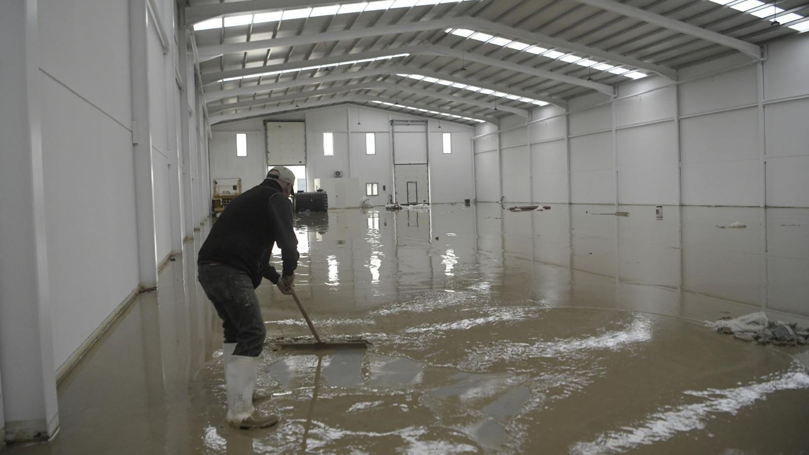 Estado de una nave en un polígono industrial de Santa Fe.
